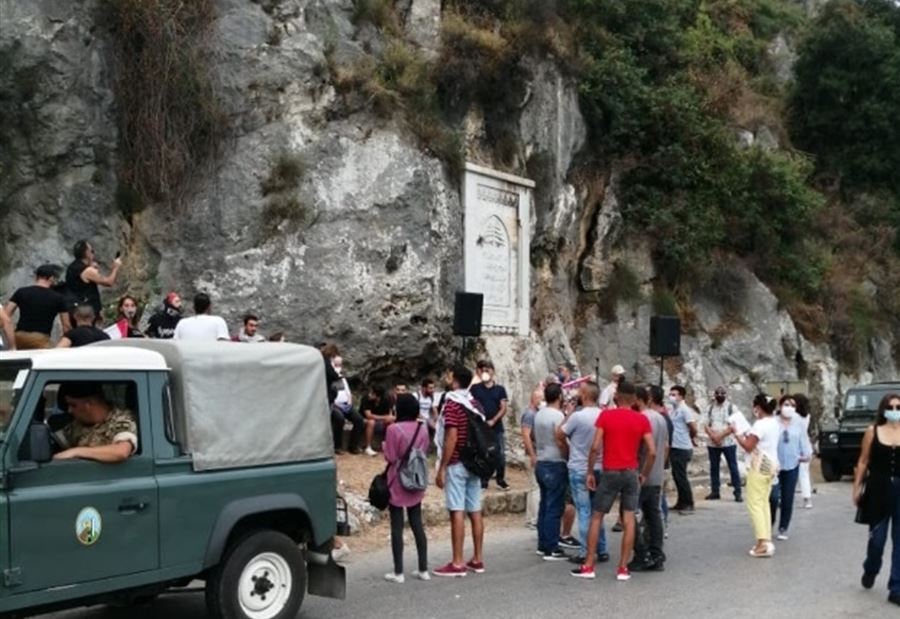 محتجّون يطالبون الانتقال من مرحلة الولادة الى السيادة