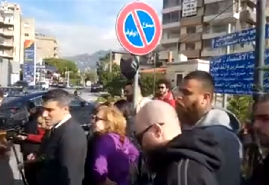 بالفيديو: توقيف 4 متظاهرين في صربا ... والأهالي يعتصمون 