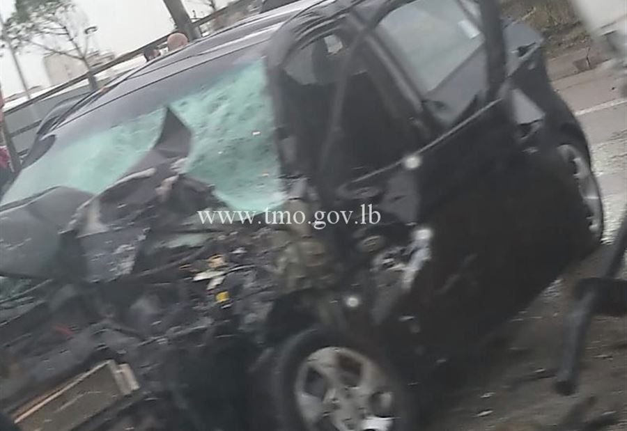 بالصور: 3 جرحى بحادث تصادم على أوتوستراد الرئيس لحود 
