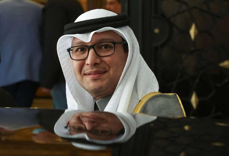 "غُصَّة في حُلوقهم"... البخاري يتحدّث عن "أشبَاه الرِّجال"!