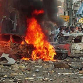 أكثر من 70 قتيلاً وجريحاً بتفجير مفخخ في بغداد أكثر من 70 قتيلاً وجريحاً بتفجير مفخخ في بغداد