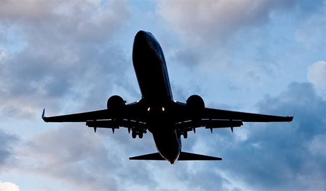 كاد أن يتسبب بكارثة لطائرة تقل سفيري أميركا وبريطانيا 