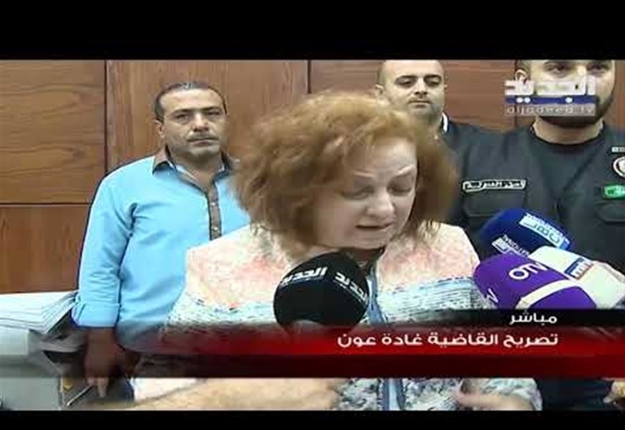 "صراخ" بين عون والقاضي عويدات... "ما إلك حق"