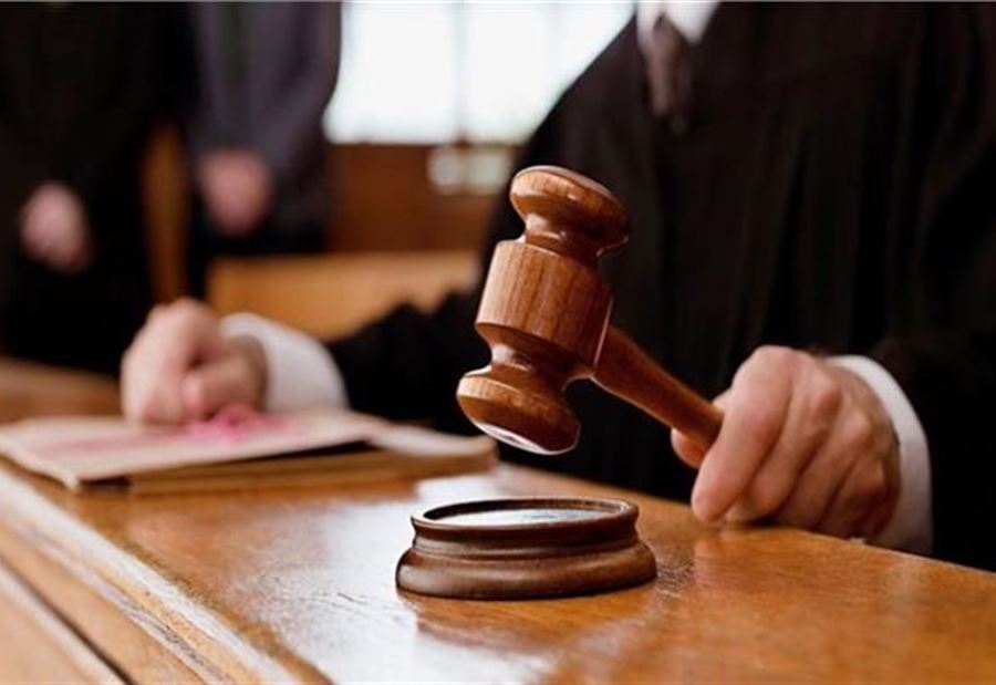 "جنايات بيروت"... القاضي بيطار أصدر أحكاماً عن بُعد 