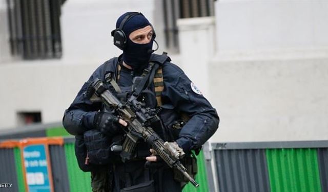 الشرطة الفرنسية تحتجز أربعة للاشتباه في تدبير هجوم