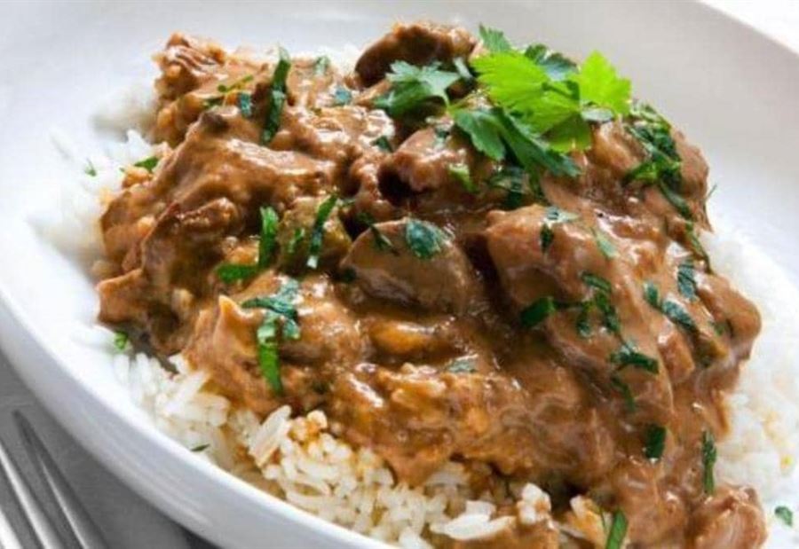 لغاية نبيلة ... طفل يأكل 5 وجبات يوميا 
