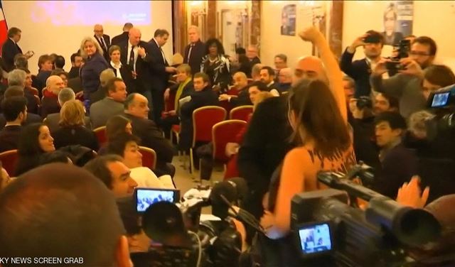 "مفاجأة عارية" لمارين لوبن.. مرشحة اليمين الفرنسي "مفاجأة عارية" لمارين لوبن.. مرشحة اليمين الفرنسي