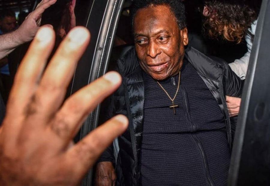 بيليه يغادر "ألبرت آينشتاين" بعد عملية ناجحة بيليه يغادر "ألبرت آينشتاين" بعد عملية ناجحة