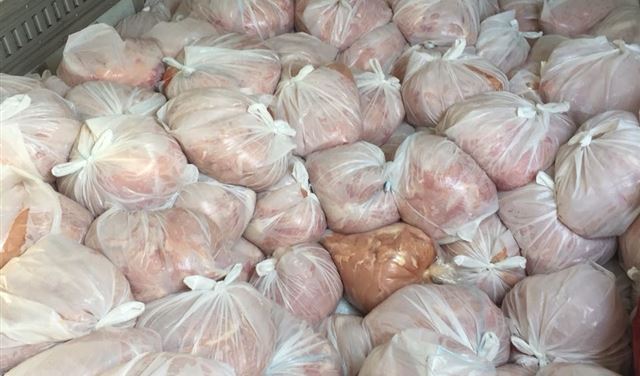 بالصورة: ضبط شاحنة محملة بلحوم الدجاج الفاسد 