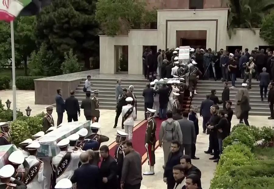 بالفيديو: وصول جثمان رئيسي ومرافقيه إلى طهران  بالفيديو: وصول جثمان رئيسي ومرافقيه إلى طهران