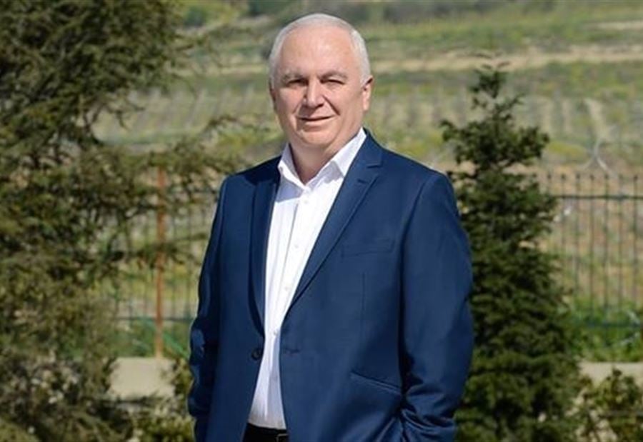 تغذية كهربائية مجانية لمدة 30 عامًا... مشروع جديد لـ ضاهر 