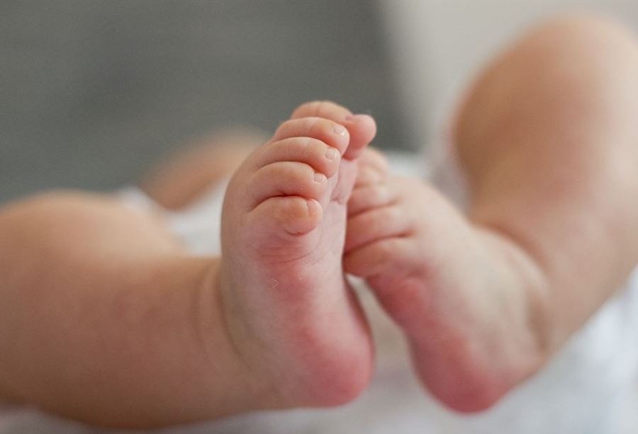 في رياق... طفلةٌ حديثة الولادة في مبنى غير مسكون 