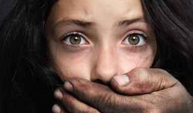قصة مروعة تهز مصر.. جد يتحرش بحفيدتيه بعلم الأب  قصة مروعة تهز مصر.. جد يتحرش بحفيدتيه بعلم الأب