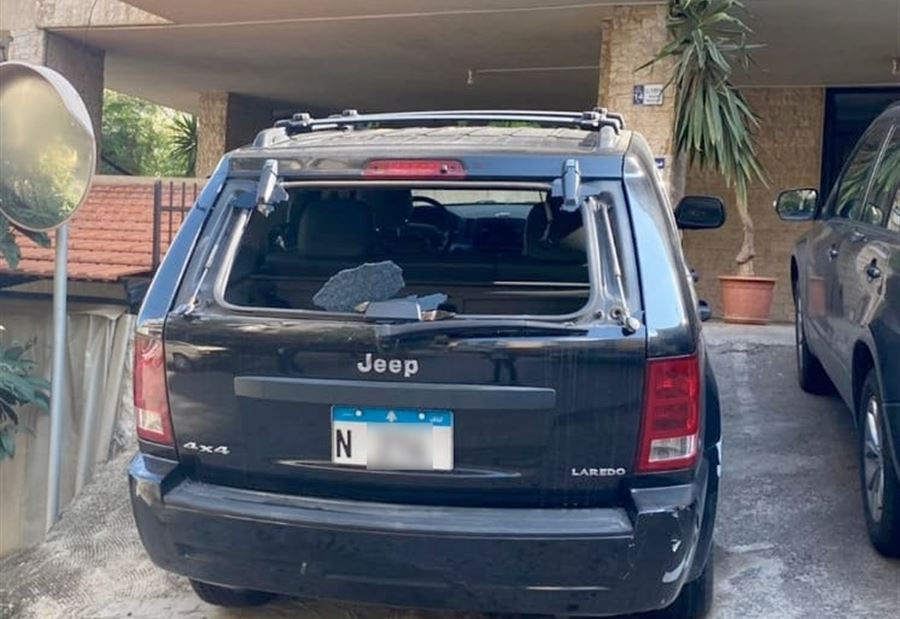 إذا كان مقصود بيمونو"... تَعرُّض سيارة جوزيف أبو فاضل للرصاص (صورة)