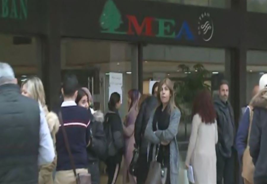 وقفة احتجاجية لأصحاب شركات السياحة والسفر أمام الـ "MEA"