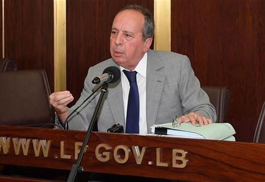 السيد "يُفسّر" سبب "هبوط الدولار" 