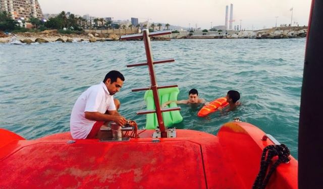 بالصور: فاجأهما التيار المائي.. وهذا ما حصل؟ ! 