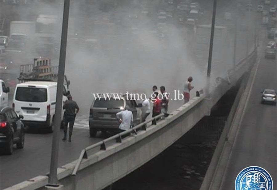 بالصورة: احتراق مركبة على جسر الدورة 