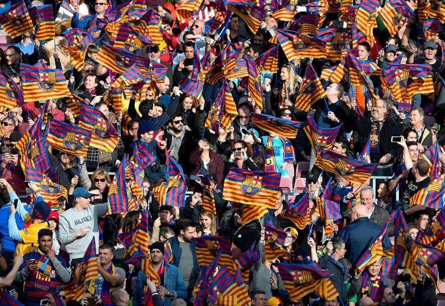 قصة نادل الفندق الذي أقنع رونالدو باللعب لبرشلونة