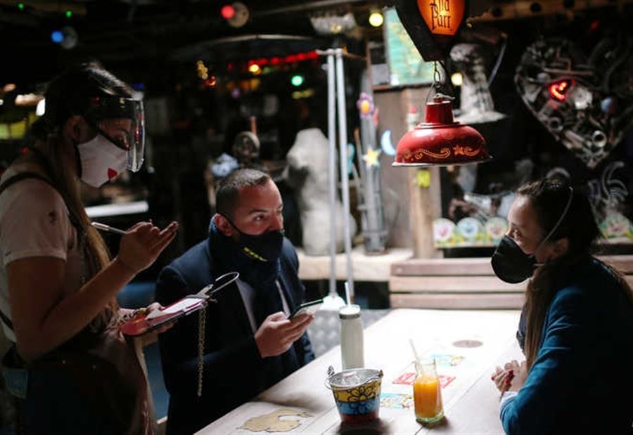 عادةٌ واحدةٌ تُضاعف مخاطر الإصابة بـ كورونا عادةٌ واحدةٌ تُضاعف مخاطر الإصابة بـ كورونا