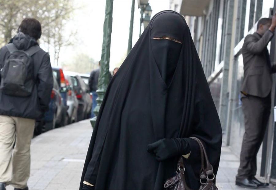 الحظر الجزئي على النقاب في هولندا يبدأ 