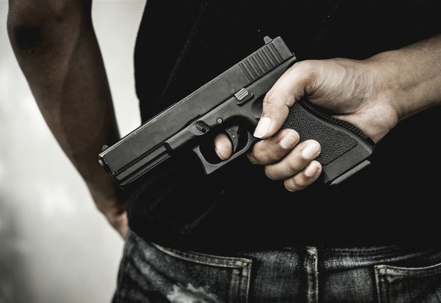 بالفيديو: أقدما على سرقة سيارته في زحلة... فأطلق النار عليهما