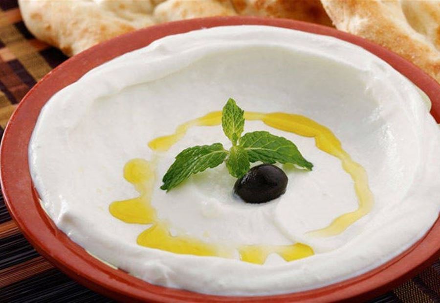 ضبط مواد منتهية الصلاحية في أحد معامل الأجبان والألبان