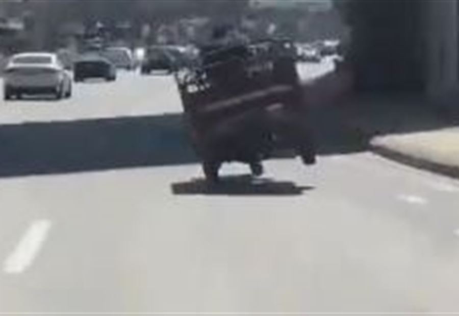 نتيجة الفوضى على الطرقات... نجاة احد المواطنين في جل الديب (فيديو)