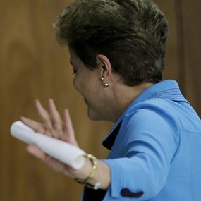 رئيسة البرازيل.. "لن أدع نفسي أذبح" رئيسة البرازيل.. "لن أدع نفسي أذبح"