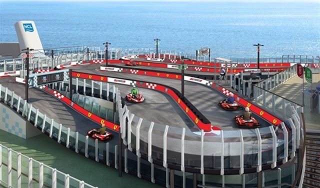 مضمار سباق على ظهر "Norwegian Joy"