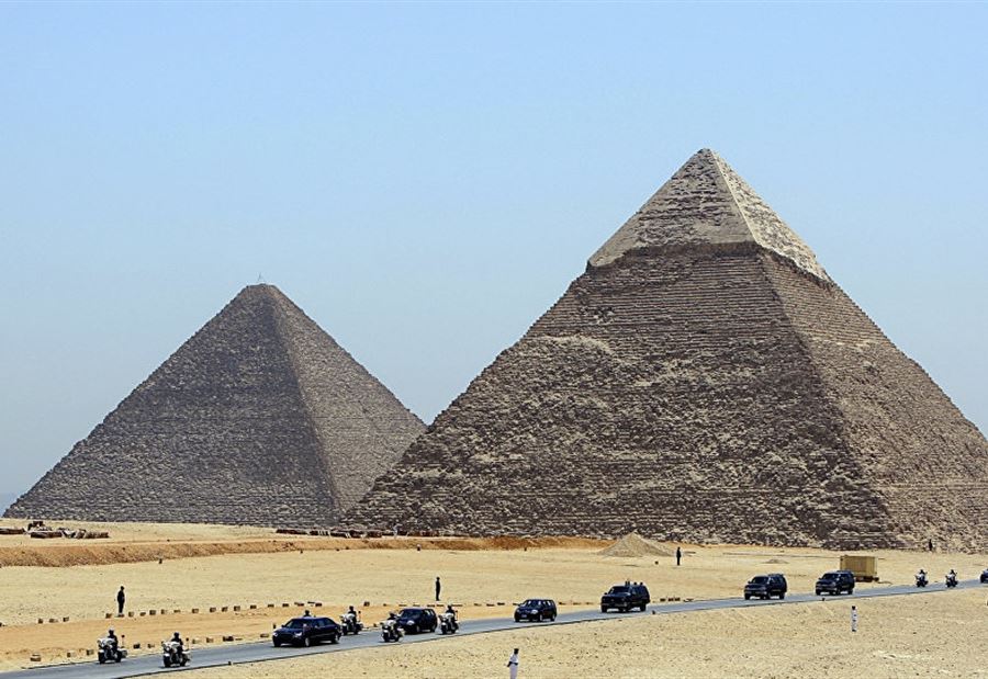 مصر... أول رد على تصوير فيديو إباحي فوق هرم خوفو