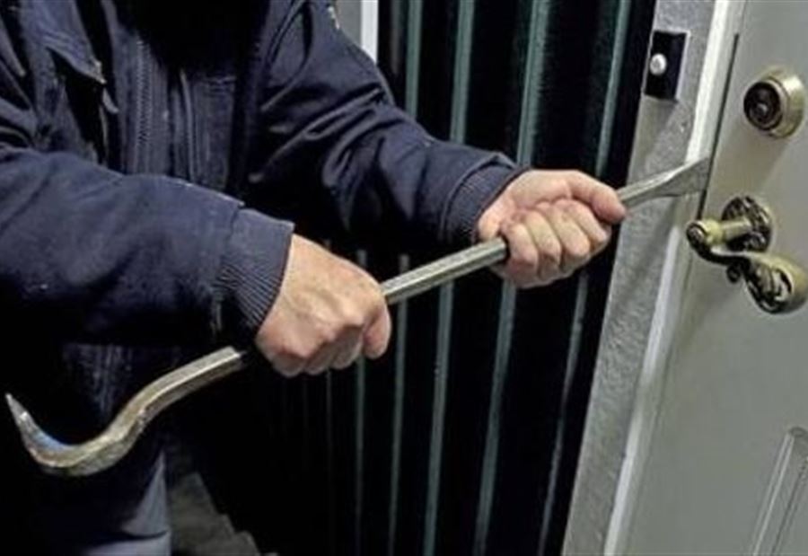 بعد أقل من 12 ساعة... توقيف سارق مطعم في زفتا وشريكه 