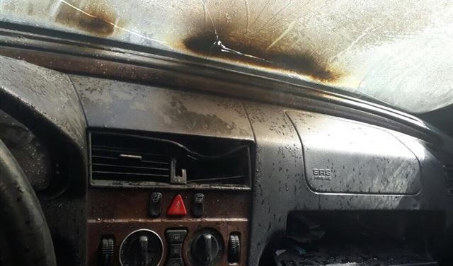بالصور.. حريق داخل سيارة في بخشتيه