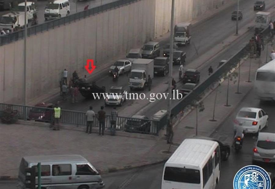 بالفيديو: انقلاب مركبة على اوتوستراد المدينة الرياضية 