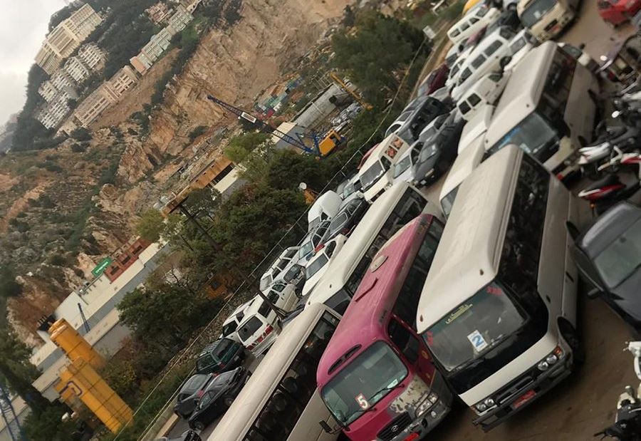 بالصورة: حجز 120 باصاً يقودها أجانب خلال كانون الاول 