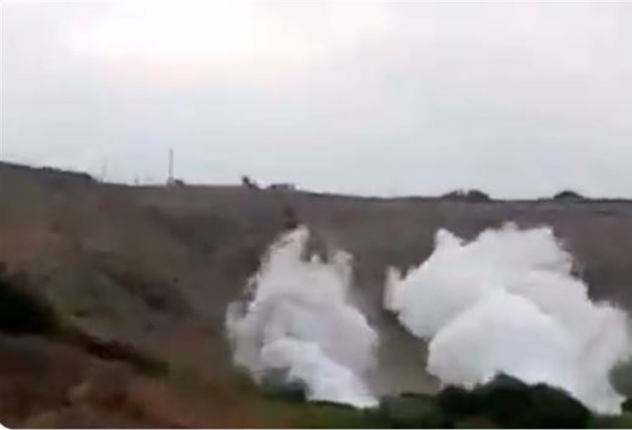 دبابتان "ميركافا" تتجاوزان السياج التقني مع لبنان دبابتان "ميركافا" تتجاوزان السياج التقني مع لبنان