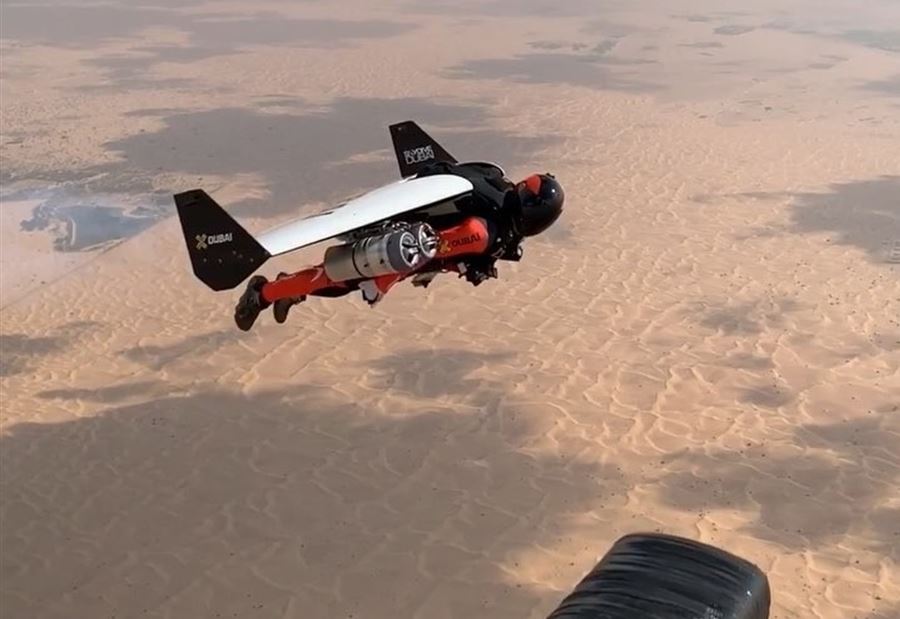 بالفيديو... ولي عهد دبي يحلّق في السماء: المستقبل هنا