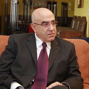 حمدان: لمحاكمة جنبلاط بتهمة إثارة أزمة النفايات