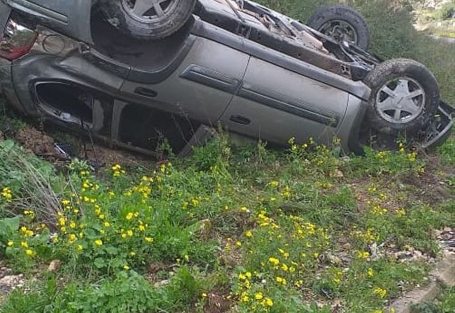 بالصورة: انقلاب رانج على طريق الزرارية صيدا