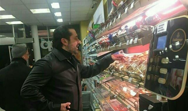 بالصور.. الحريري يتسوق في "السوبر ماركت"