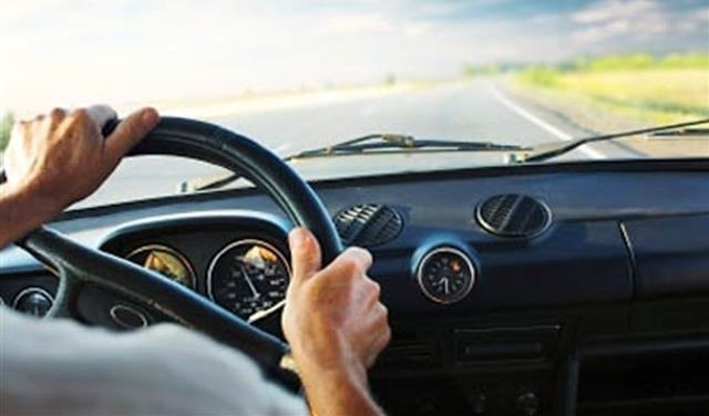 أصابته نوبة قلبية خلال قيادته السيارة.. وهذا ما حدث بعدها! 