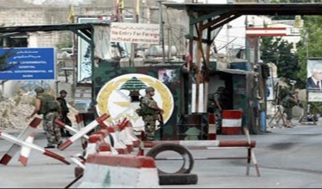 تحصينات في محيط "عين الحلوة"