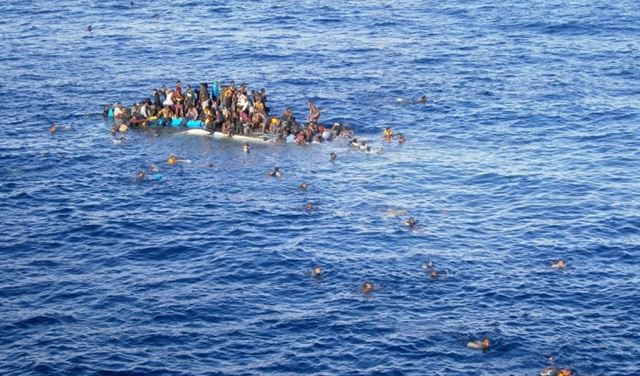 مقتل 29 شخص بغرق عبارة في إندونيسيا