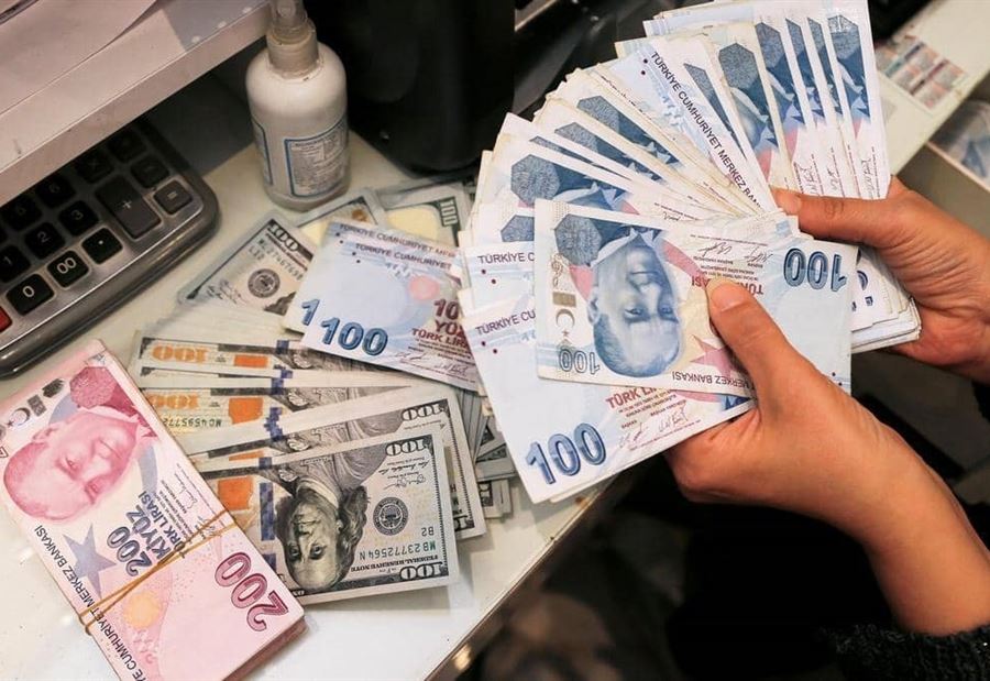 الليرة التركية تهبط لمستوى قياسي جديد 