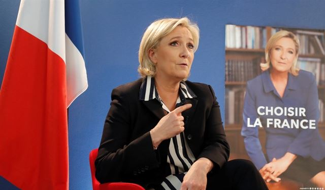 لوبان: أمام الفرنسيين إمرأتان أنا أو ميركل!