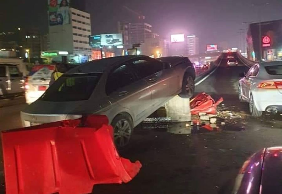 بالصور: أول اصطدام على جسر جل الديب بالصور: أول اصطدام على جسر جل الديب