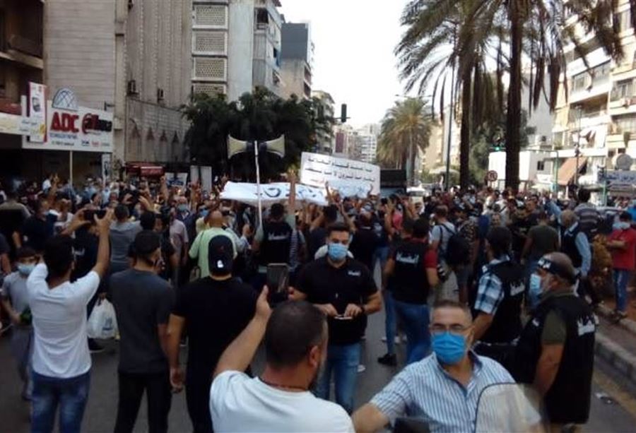 مسيرةٌ من أمام مسجد عبد الناصر استنكاراً!