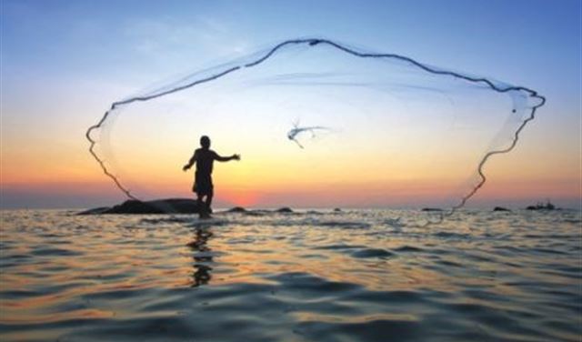 صيادو الاسماك في صيدا يناشدون المعنيين  صيادو الاسماك في صيدا يناشدون المعنيين