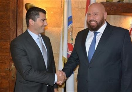 نهرا تابع مشكلة وقف القروض السكنية