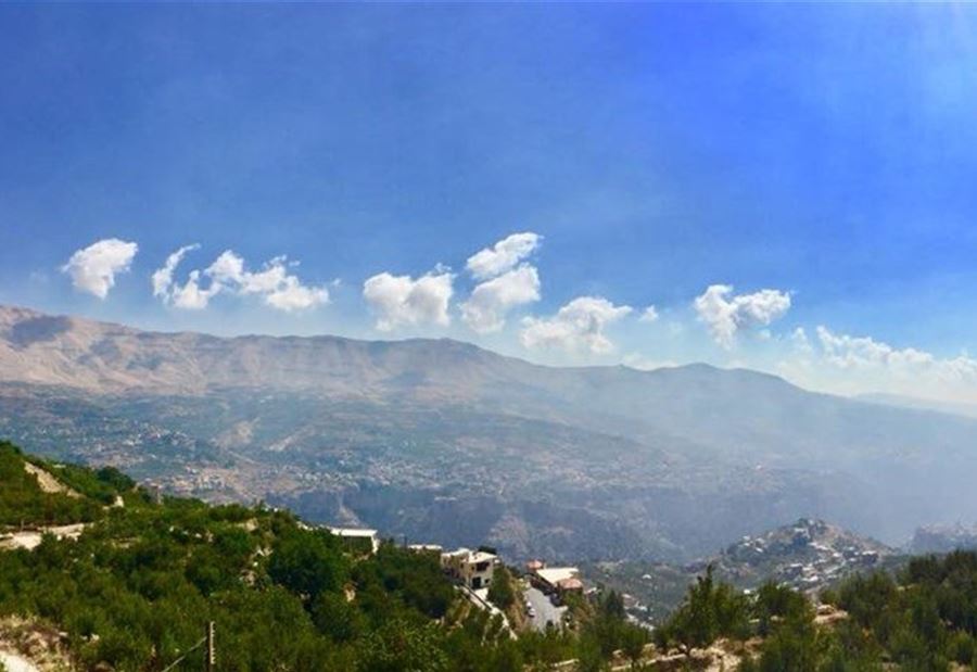 الطقس غائم جزئيا والحرارة الى انخفاض 
